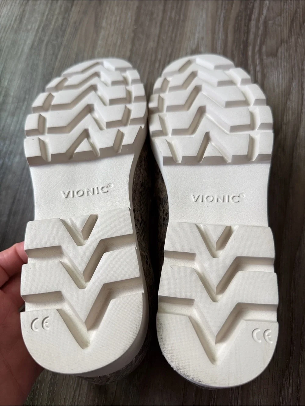 Vionic Metallic Cheryl II Slip on Size: 8